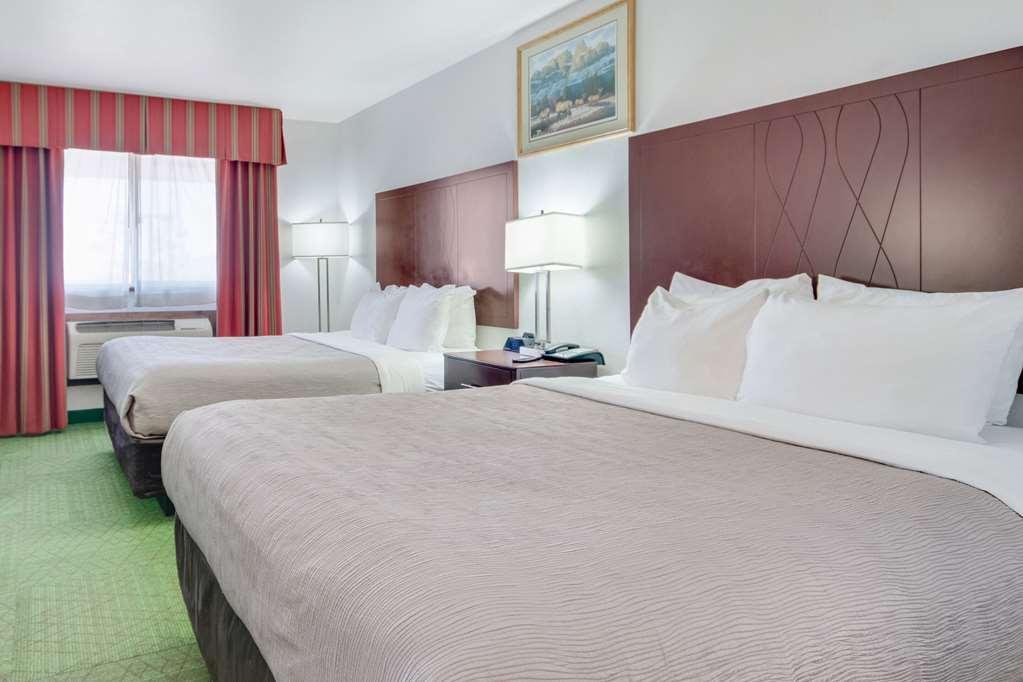 Quality Inn Belgrade Room photo