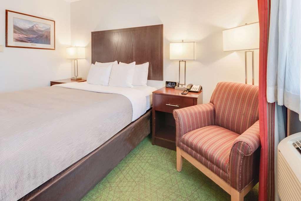 Quality Inn Belgrade Room photo