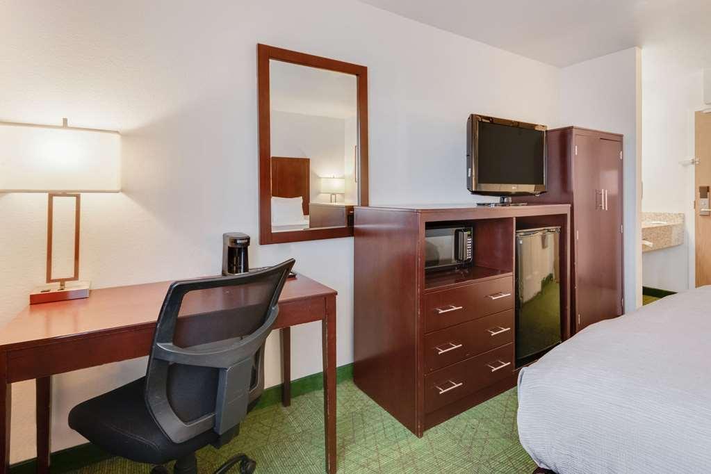 Quality Inn Belgrade Room photo