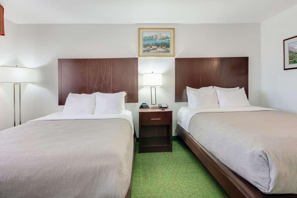 Quality Inn Belgrade Room photo