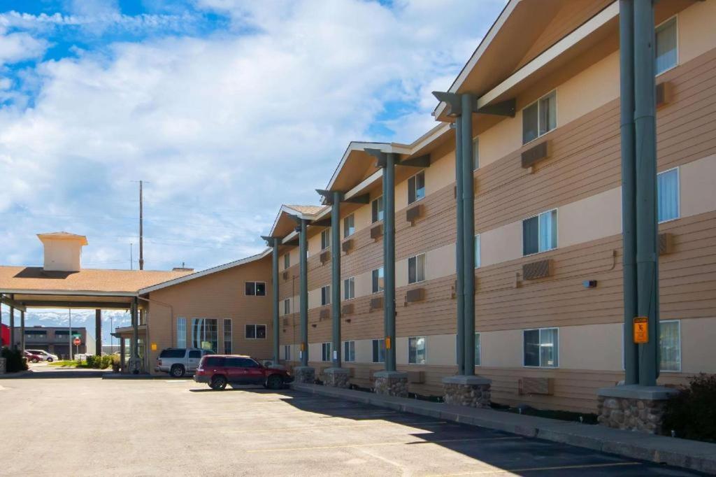 Quality Inn Belgrade Exterior photo